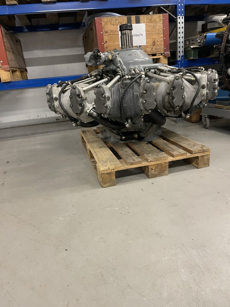 ASZ-62 Antonov Sternmotor Tisch